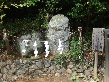 むすひの神石